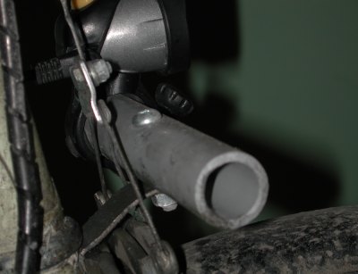 A bracket to hold a battery headlight on the fork crown